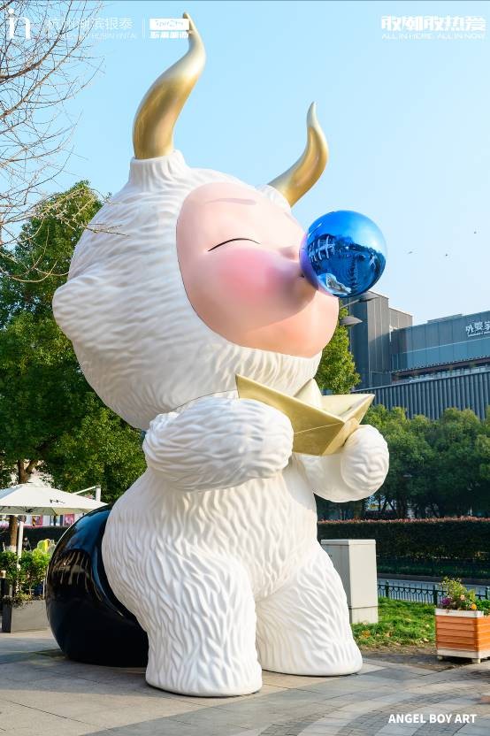 城市IP第四站 | 巨型潮玩雕塑ANGEL BOY·WHITE治愈杭州