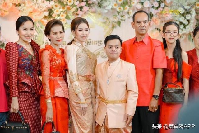 柬埔寨最萌身高差婚礼又来了，网友表示很羡慕