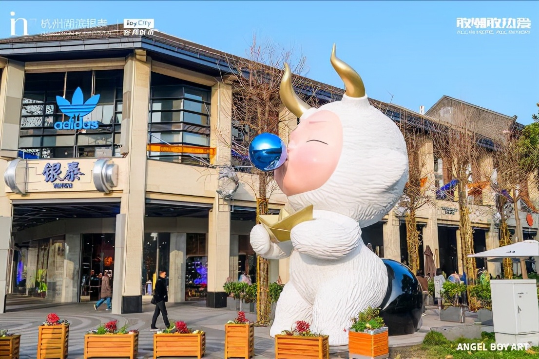 城市IP第四站 | 巨型潮玩雕塑ANGEL BOY·WHITE治愈杭州
